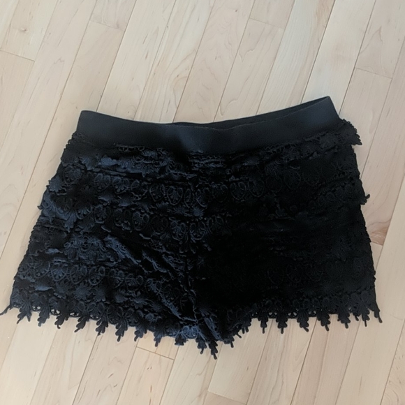 EXPRESS SHORTS WITH BLACK LACE OVERLAY - Picture 4 of 4